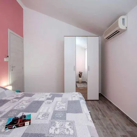 In - Istrien 53390 * Pula